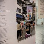 Fei Zheng, Von Asien nach Europa: eine Reise der Selbstfindung, Plakat, Foto: Magdalena Götz