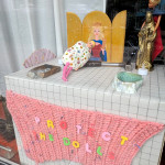 Leonie Schröter, Sophia Koch und Julia Gehlen, BergbauBarbies – Protecting Dolls. Mixed Media Installation mit Barbie-Puppen