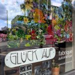 Laura Kucklinski, Über Tage wächst das Leben. Fotocollage, ca. 100 Fotos auf Karton.